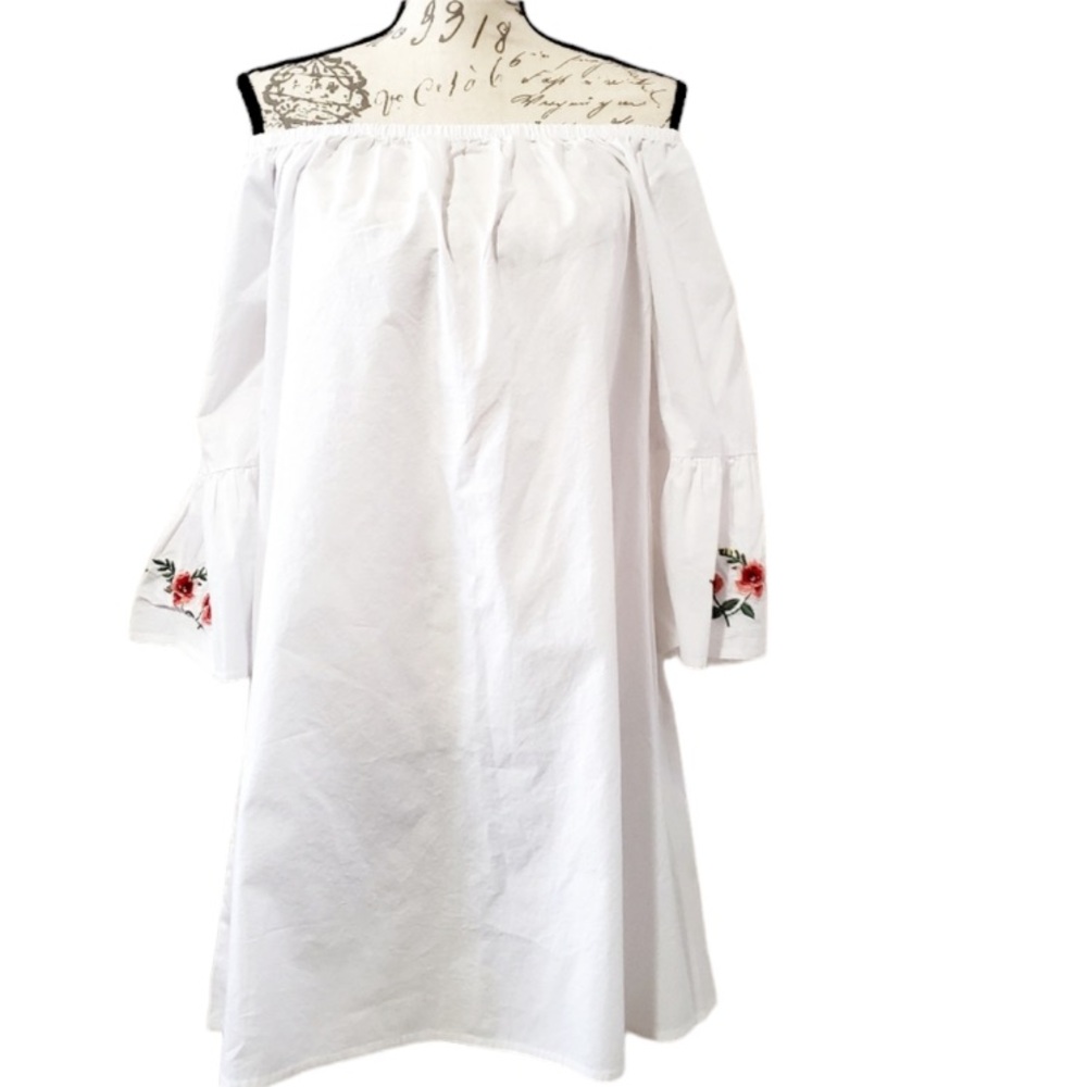 NWT No Comment White Embroidered Off Shoulder Boho Dress M